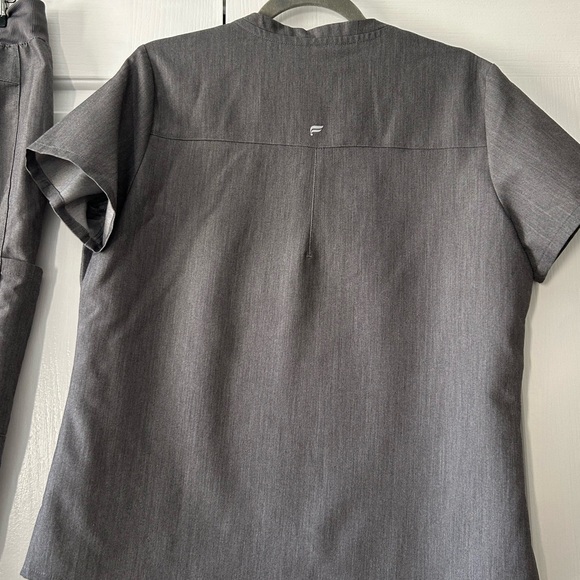 Fabletics Scrub Set - Picture 7 of 8